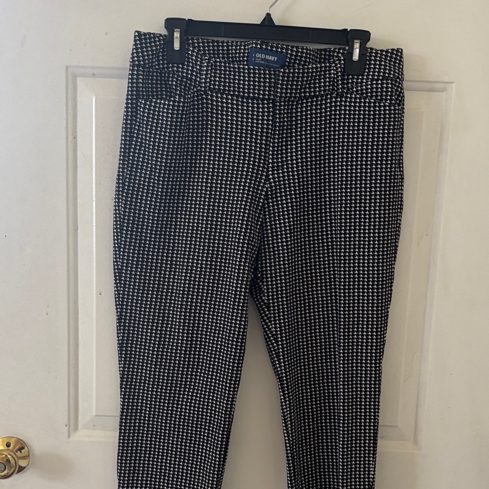 Old Navy Women's Houndstooth Pants - Black and White